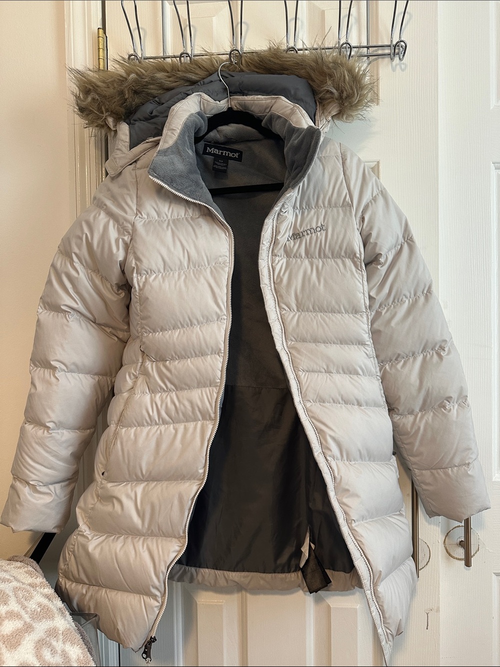 Marmot Women’s Lightweight Down Puffer Coat in Light Gray with Faux Fur Hood